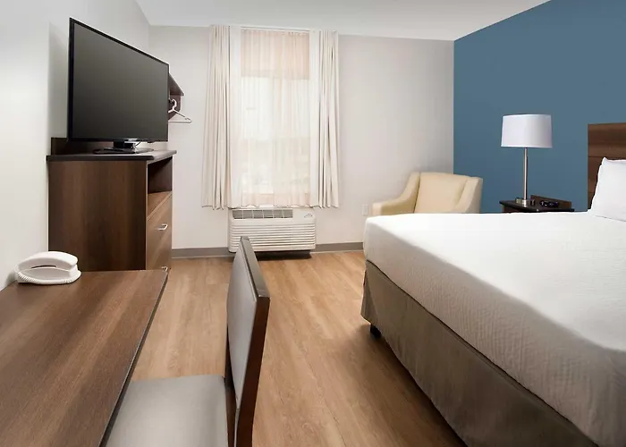 Hotel Woodspring North Near Ndsu 4*